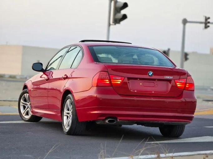 Подержанный BMW 3 Series 316i VI (F3x), 1.6 л, 2012 в Шардже от Al Sayed Ezzat Khamis Красный цвет. GCC | AUTO.AE