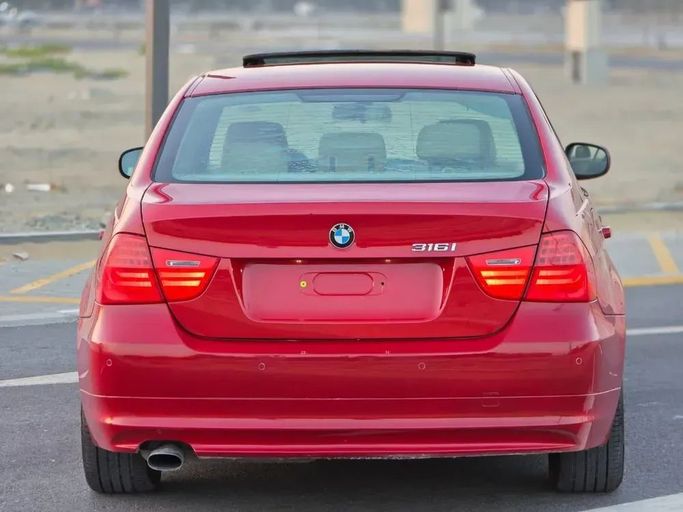 Подержанный BMW 3 Series 316i VI (F3x), 1.6 л, 2012 в Шардже от Al Sayed Ezzat Khamis Красный цвет. GCC | AUTO.AE