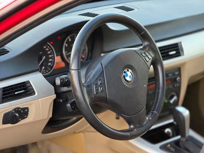 Подержанный BMW 3 Series 316i VI (F3x), 1.6 л, 2012 в Шардже от Al Sayed Ezzat Khamis Красный цвет. GCC | AUTO.AE