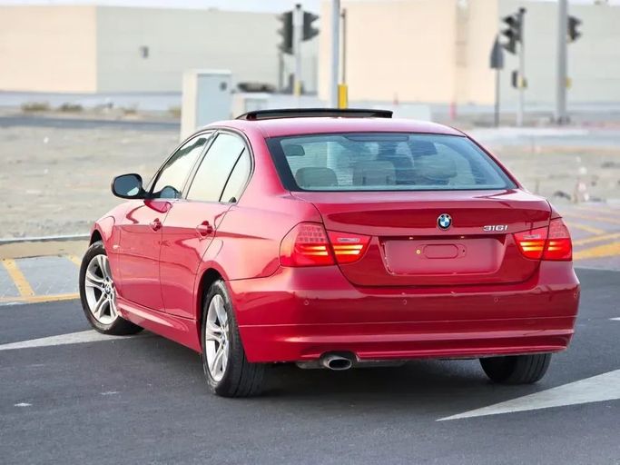 Подержанный BMW 3 Series 316i VI (F3x), 1.6 л, 2012 в Шардже от Al Sayed Ezzat Khamis Красный цвет. GCC | AUTO.AE