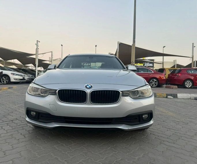 Used BMW 3 Series 320i VI (F3x) Facelift, 2.0 l, 2018 in Sharjah by Laqtah Used Cars, Silver color. American Specs | AUTO.AE