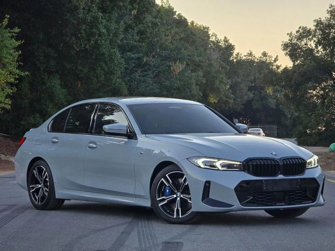 Подержанный BMW 3 Series 320i VII (G2x) Рестайлинг 2, 2.0 л, 2024 в Шардже от Al Jana Used Cars Серый цвет. Корейская | AUTO.AE