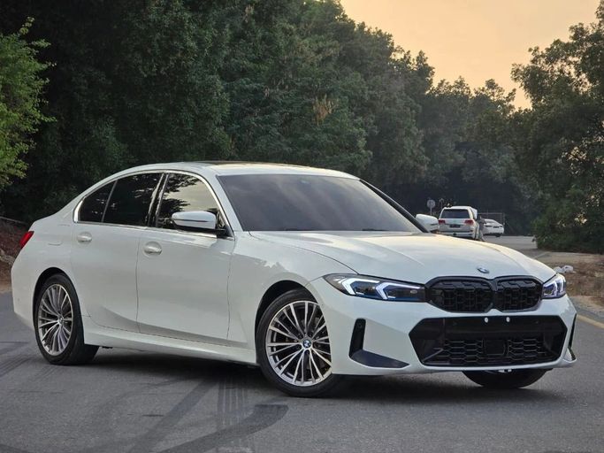 Подержанный BMW 3 Series 320i VII (G2x), 2.0 л, 2021 в Шардже от Al Jana Used Cars Белый цвет. Корейская | AUTO.AE