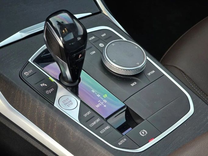 Подержанный BMW 3 Series 320i VII (G2x), 2.0 л, 2021 в Шардже от Al Jana Used Cars Белый цвет. Корейская | AUTO.AE