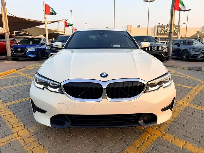 Подержанный BMW 3 Series 330i xDrive VII (G2x), 2.0 л, 2021 в Шардже от Karkuk Used Cars Белый цвет. Канадская | AUTO.AE