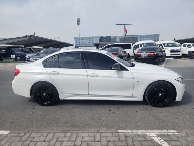 Подержанный BMW 3 Series 320i VI (F3x) Рестайлинг, 2.0 л, 2017 в Шардже от Korean City Used Cars Trading LLC Белый цвет. Корейская | AUTO.AE