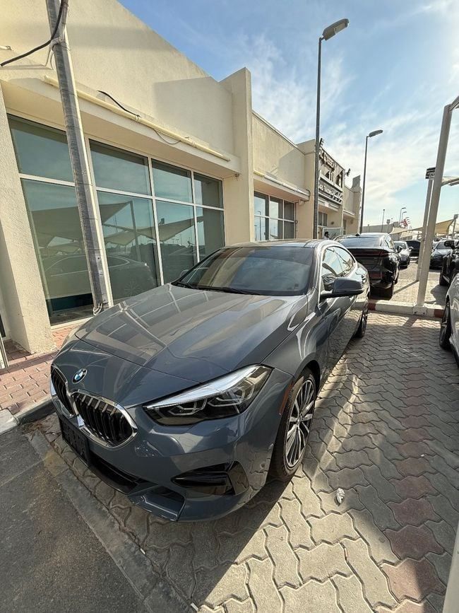 Подержанный BMW 3 Series 318i VII (G2x) Рестайлинг, 2.0 л, 2022 в Шардже от Emirates & Gulf used cars Серый цвет. Американская | AUTO.AE
