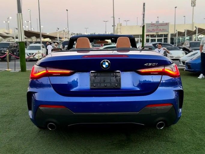 Подержанный BMW 4 Series 430i G22, G23, G26, 2.0 л, 2022 в Шардже от Al Fakhamah Used Cars Синий цвет. Американская | AUTO.AE