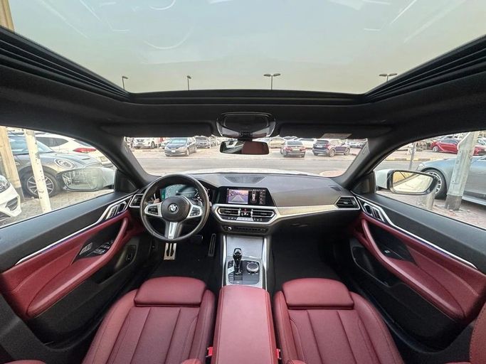 Подержанный BMW 4 Series 420i G22, G23, G26, 2.0 л, 2023 в Шардже от Al Hashal Used Cars Белый цвет. GCC | AUTO.AE