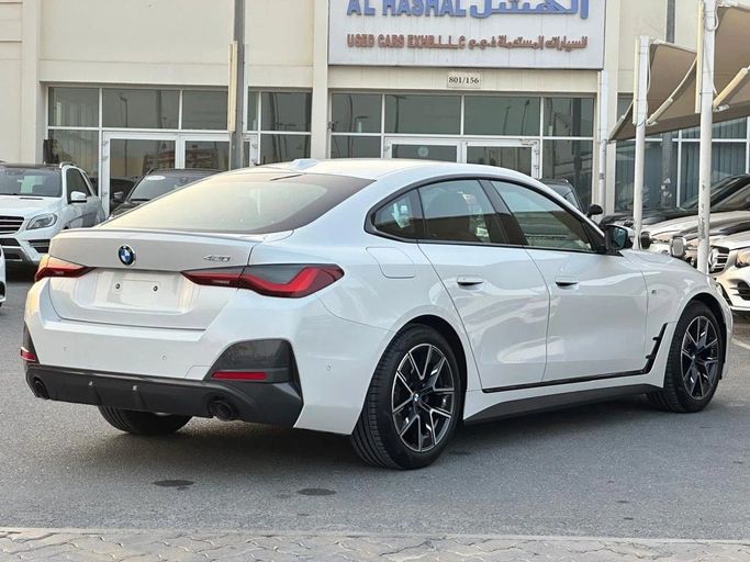 Подержанный BMW 4 Series 420i G22, G23, G26, 2.0 л, 2023 в Шардже от Al Hashal Used Cars Белый цвет. GCC | AUTO.AE