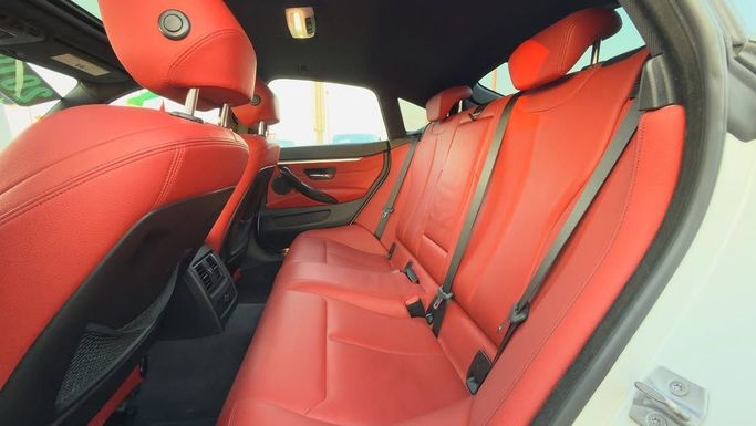 Подержанный BMW 4 Series 430i xDrive F32/F33/F36 Рестайлинг, 2.0 л, 2018 в Шардже от Badar Used Cars Белый цвет.  | AUTO.AE