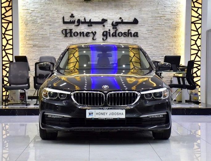 Used BMW 5 Series 520i VII (G30/G31) Facelift, 2.0 l, 2020 in Sharjah by Honey Gidosha Used Cars Tr., Grey color.  | AUTO.AE