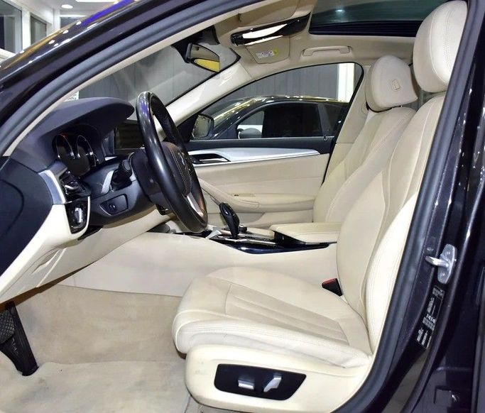 Used BMW 5 Series 520i VII (G30/G31) Facelift, 2.0 l, 2020 in Sharjah by Honey Gidosha Used Cars Tr., Grey color.  | AUTO.AE