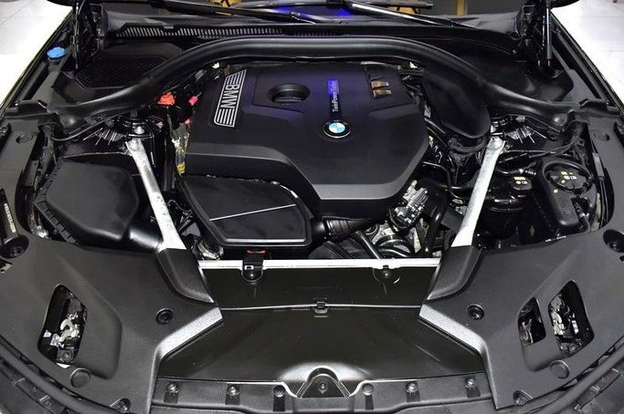 Used BMW 5 Series 520i VII (G30/G31) Facelift, 2.0 l, 2020 in Sharjah by Honey Gidosha Used Cars Tr., Grey color.  | AUTO.AE