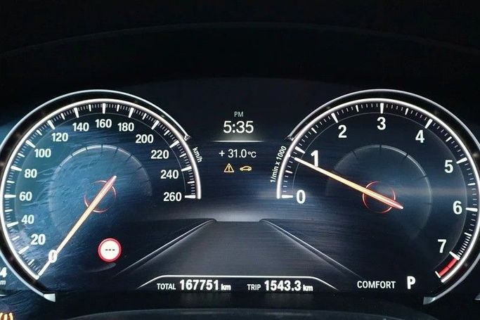 Подержанный BMW 5 Series 540i VII (G30/G31), 3.0 л, 2018 в Шардже от Al Rukin Al Saudi Серый цвет. GCC | AUTO.AE