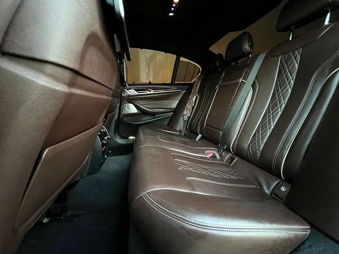 Подержанный BMW 5 Series 540i VII (G30/G31), 3.0 л, 2018 в Шардже от Al Rukin Al Saudi Черный цвет. GCC | AUTO.AE