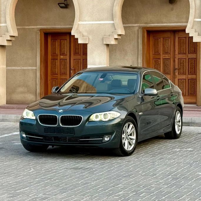 Подержанный BMW 5 Series 520i VI (F10/F11/F07) Рестайлинг, 2.0 л, 2013 в Шардже от Sarmad Cars Зеленый цвет. Other | AUTO.AE