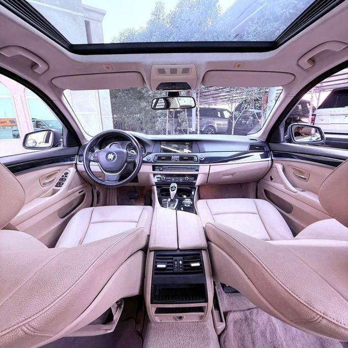 Подержанный BMW 5 Series 520i VI (F10/F11/F07) Рестайлинг, 2.0 л, 2013 в Шардже от Sarmad Cars Зеленый цвет. Other | AUTO.AE