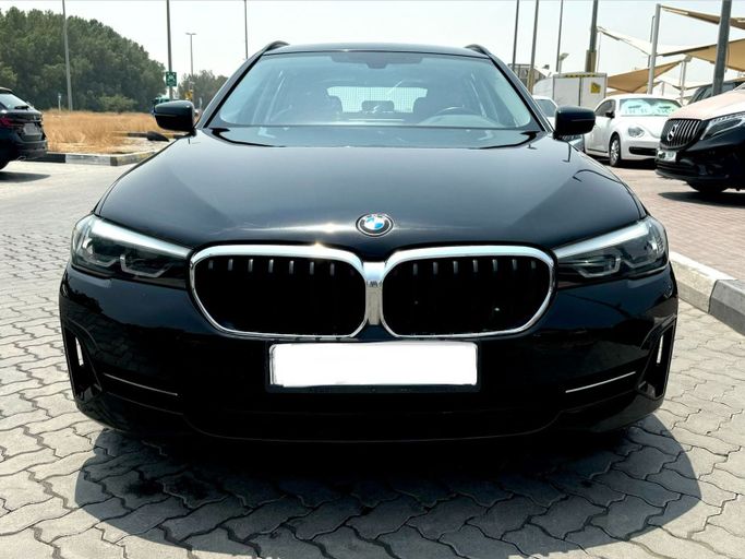 Used BMW 5 Series 520i VII (G30/G31) Facelift, 2.0 l, 2023 in Sharjah by DCB Cars, Black color. GCC Specs | AUTO.AE