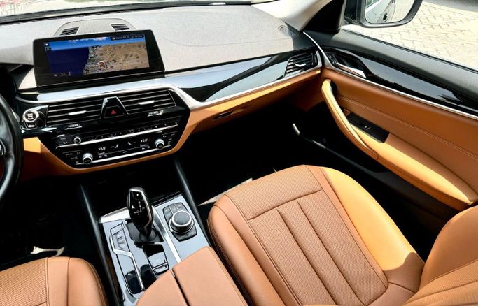 Used BMW 5 Series 520i VII (G30/G31) Facelift, 2.0 l, 2023 in Sharjah by DCB Cars, Black color. GCC Specs | AUTO.AE