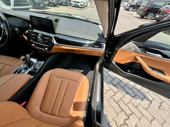 Used BMW 5 Series 520i VII (G30/G31) Facelift, 2.0 l, 2023 in Sharjah by DCB Cars, Black color. GCC Specs | AUTO.AE
