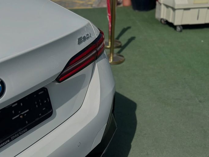 Used BMW 5 Series 520i VIII (G60/G61/G68), 2.0 l, 2024 in Sharjah by Badar Used Cars, White color.  | AUTO.AE