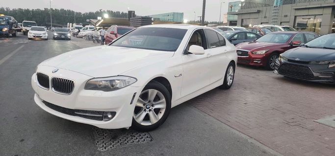 Подержанный BMW 5 Series 528i xDrive VI (F10/F11/F07), 2.0 л, 2012 в Шардже от Al Najem Used Cars Белый цвет. Американская | AUTO.AE