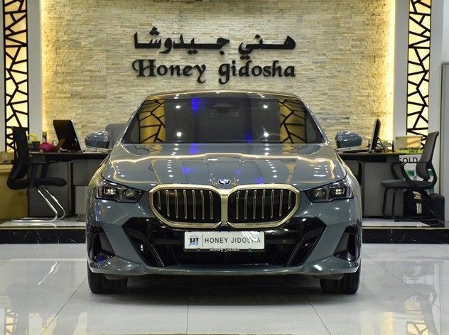 Подержанный BMW 5 Series 520i VIII (G60/G61/G68), 2.0 л, 2024 в Шардже от Honey Jidosha Used Cars Tr. Серый цвет. GCC | AUTO.AE | Объявление #253749