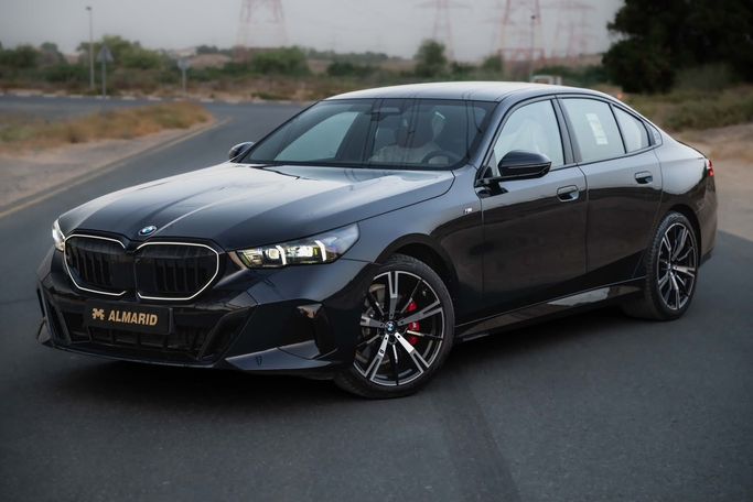 Подержанный BMW 5 Series 520i VIII (G60/G61/G68), 2.0 л, 2026 в Шардже от Al Marid Motors Черный цвет.  | AUTO.AE | Объявление #272853