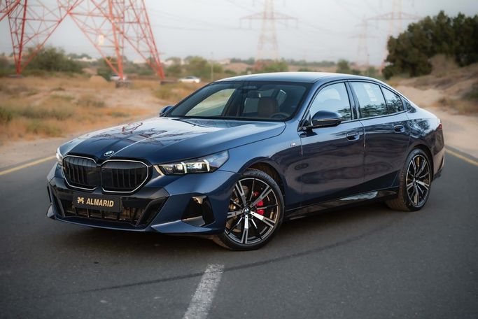 Подержанный BMW 5 Series 520i VIII (G60/G61/G68), 2.0 л, 2026 в Шардже от Al Marid Motors Тёмно-синий цвет.  | AUTO.AE | Объявление #272906