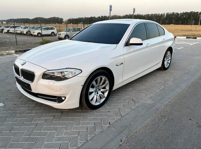 مستعملة BMW 5 Series 528i xDrive السادس (ف10/ف11/ف07), 2.0 l, 2013 في في الشارقة من Korean City Used Cars Trading LLC، اللون أبيض. المواصفات الكورية | AUTO.AE | إعلان #273496