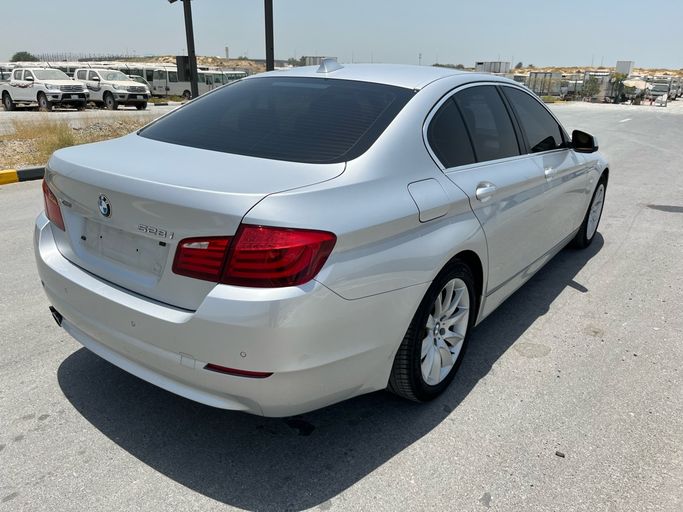 Подержанный ⁦BMW 5 Series 528i VI (F10/F11/F07), 2.0 л, 2013⁩ в ОАЭ, Шарджа от Korean City Used Cars Trading LLC Серебристый цвет. Корейская | AUTO.AE | Объявление #287511