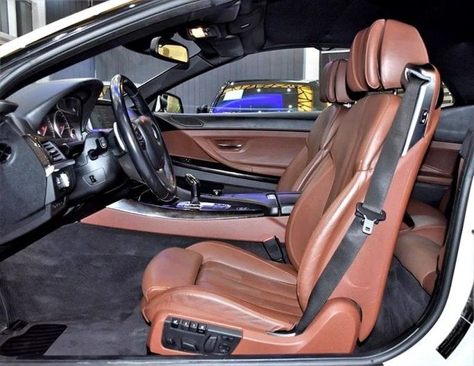 Подержанный BMW 6 Series 650i III (F06/F13/F12), 4.4 л, 2011 в Шардже от Honey Gidosha Used Cars Tr. Белый цвет.  | AUTO.AE