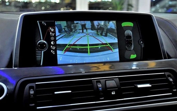 Подержанный BMW 6 Series 650i III (F06/F13/F12), 4.4 л, 2011 в Шардже от Honey Gidosha Used Cars Tr. Белый цвет.  | AUTO.AE