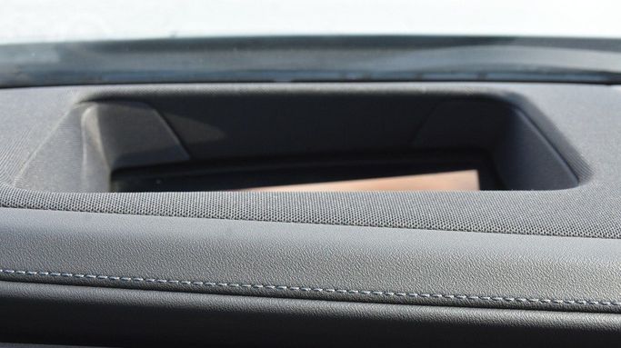 Подержанный BMW 7 Series 740i xDrive VII (G70), 3.0 л, 2024 в Шардже от Alfaris Used Cars Серый цвет.  | AUTO.AE
