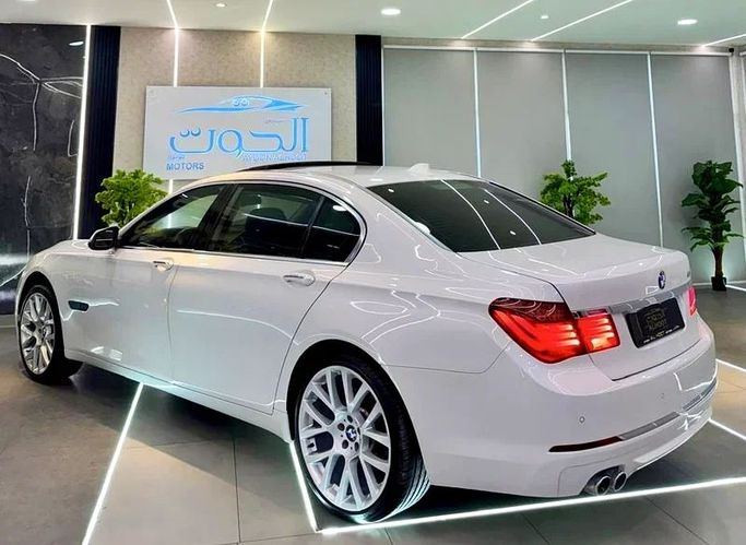 Подержанный BMW 7 Series 740i V (F01/F02/F04) Рестайлинг, 3.0 л, 2014 в Шардже от Ayoon Alhoot Motors Белый цвет. GCC | AUTO.AE