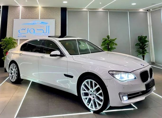 Подержанный BMW 7 Series 740i V (F01/F02/F04) Рестайлинг, 3.0 л, 2014 в Шардже от Ayoon Alhoot Motors Белый цвет. GCC | AUTO.AE