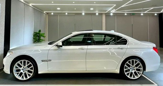 Used BMW 7 Series 740Li V (F01/F02/F04) Facelift, 3.0 l, 2014 in Sharjah by Ayoon Alhoot Motors, White color. GCC Specs | AUTO.AE
