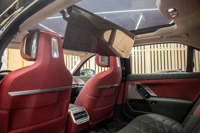 Подержанный BMW 7 Series 735i VII (G70), 3.0 л, 2024 в Шардже от Almarid Motors Черный цвет. GCC | AUTO.AE