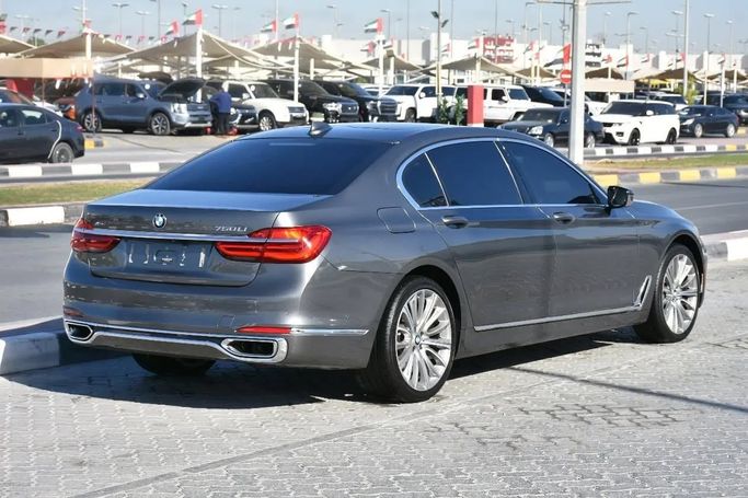 Подержанный BMW 7 Series 750i xDrive VI (G11/G12), 4.4 л, 2016 в Шардже от Alfaris Used Cars Серебристый цвет. Other | AUTO.AE