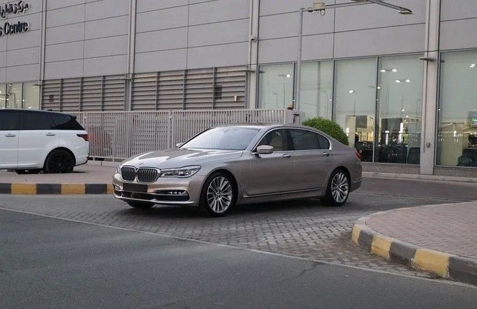 Used BMW 7 Series 740Li VI (G11/G12), 3.0 l, 2016 in Sharjah by Al Rukin Al Saudi, Golden color. GCC Specs | AUTO.AE