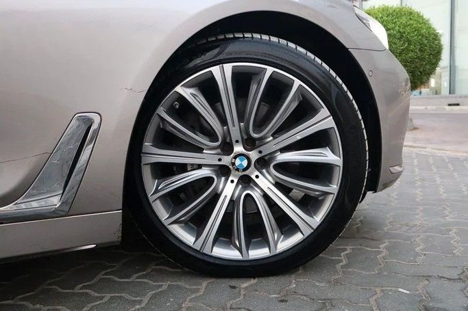 Used BMW 7 Series 740Li VI (G11/G12), 3.0 l, 2016 in Sharjah by Al Rukin Al Saudi, Golden color. GCC Specs | AUTO.AE
