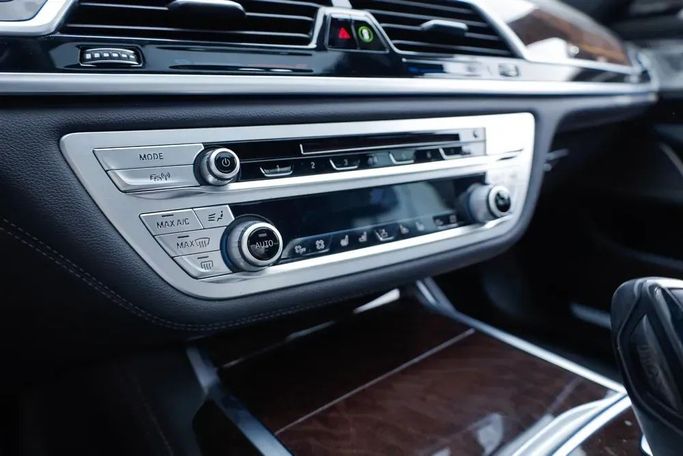 Used BMW 7 Series 740Li xDrive VI (G11/G12) Facelift, 3.0 l, 2020 in Sharjah by Qasr Al Furqan Used Cars, Silver color. GCC Specs | AUTO.AE