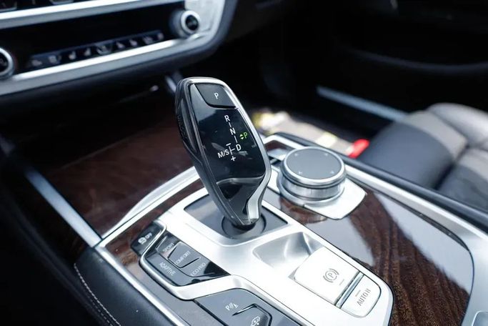 Used BMW 7 Series 740Li xDrive VI (G11/G12) Facelift, 3.0 l, 2020 in Sharjah by Qasr Al Furqan Used Cars, Silver color. GCC Specs | AUTO.AE