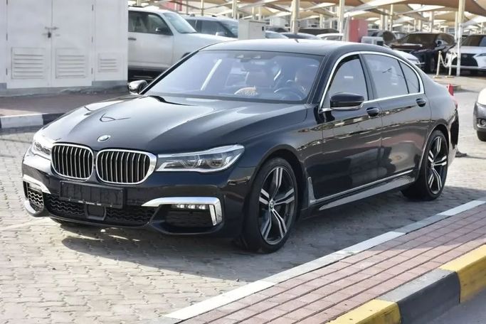 Подержанный BMW 7 Series 740i VI (G11/G12), 3.0 л, 2019 в Шардже от Alfaris Used Cars Черный цвет. Other | AUTO.AE