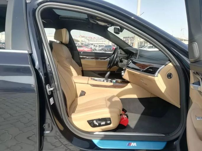 Подержанный BMW 7 Series 740i VI (G11/G12), 3.0 л, 2019 в Шардже от Alfaris Used Cars Черный цвет. Other | AUTO.AE