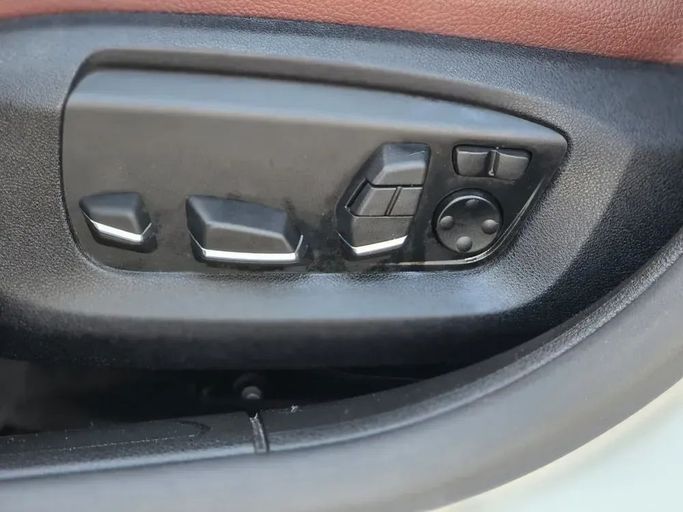 Подержанный BMW 7 Series 740Li VI (G11/G12), 3.0 л, 2017 в Шардже от Al Sayed Ezzat Khamis Белый цвет. GCC | AUTO.AE