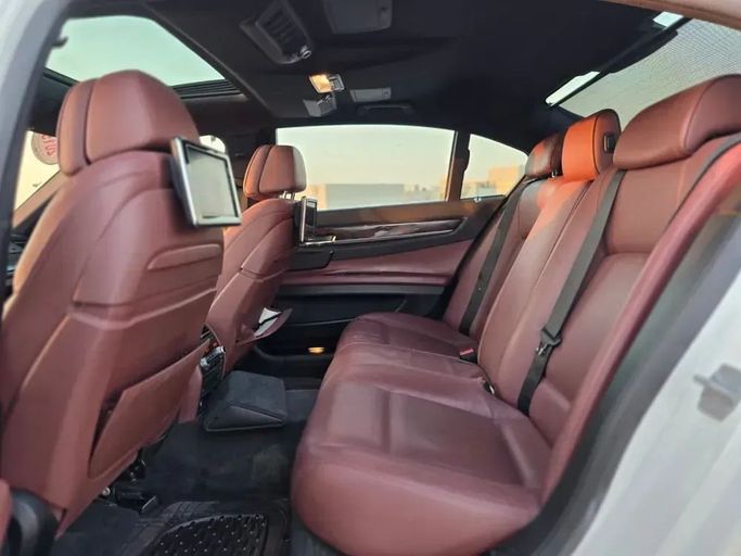 Подержанный BMW 7 Series 740Li VI (G11/G12), 3.0 л, 2017 в Шардже от Al Sayed Ezzat Khamis Белый цвет. GCC | AUTO.AE
