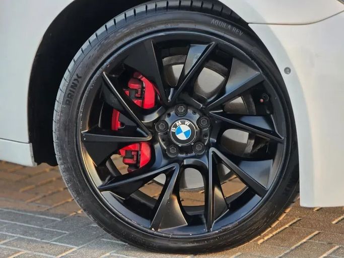 Подержанный BMW 7 Series 740Li VI (G11/G12), 3.0 л, 2017 в Шардже от Al Sayed Ezzat Khamis Белый цвет. GCC | AUTO.AE