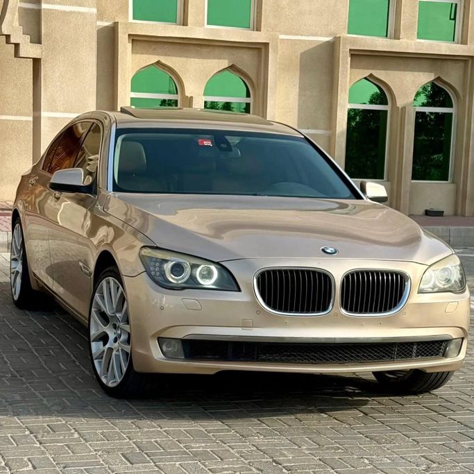 Подержанный BMW 7 Series 730i V (F01/F02/F04) Рестайлинг, 3.0 л, 2012 в Шардже от Sarmad Cars Бронзовый цвет. Other | AUTO.AE